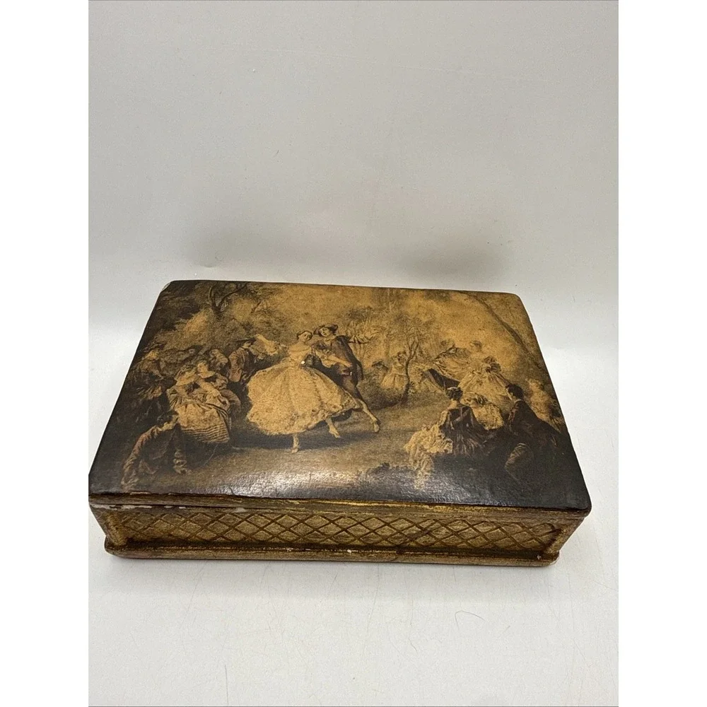 Vintage Italian Florentine Jewelry Box Gold Gilt Romantic Scene, Porcelain 6.5